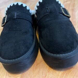 VGUC Cozy Black Women's Platform Slippers with Buckle sz 7